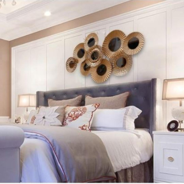 Big-Metal-Round-Mirror-with-Broad-Golden-Wall-Decor